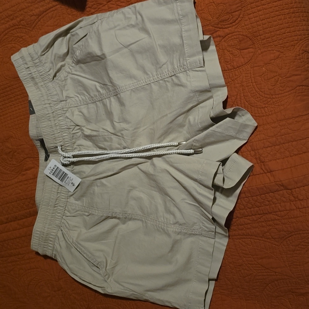 Torrid size 00 kakhi boat shorts